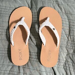 Roxy Lowtide flip flops 9-10